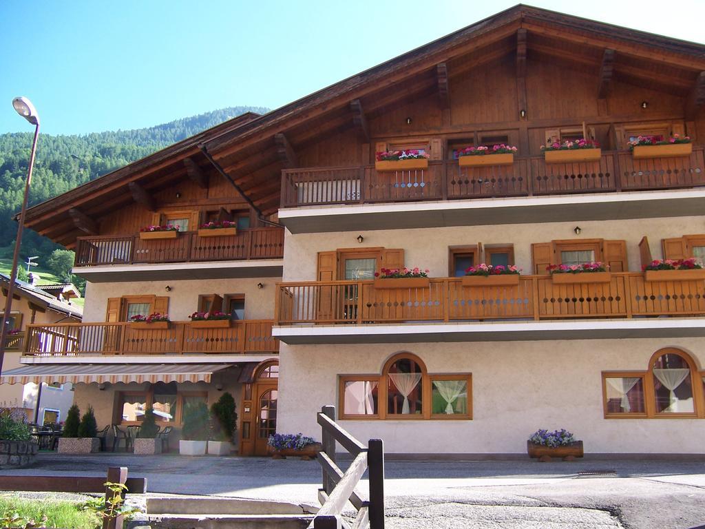 Alpen Hotel Rabbi Luaran gambar