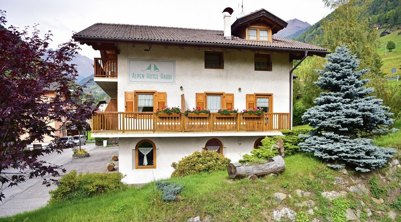 Alpen Hotel Rabbi Luaran gambar